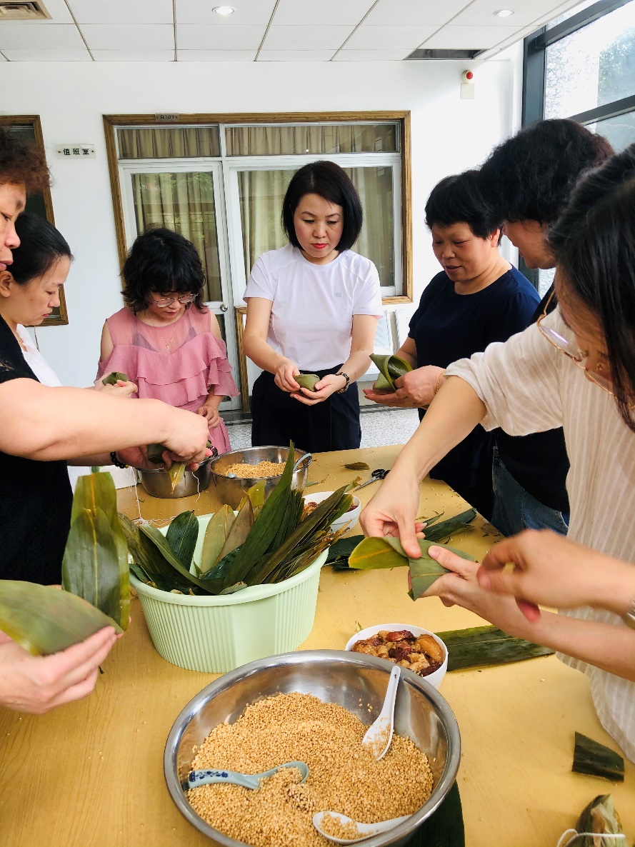 端午节包粽子活动现场视频 F4B9C55BFED075FC4434CD02868_4B7092EC_626FA.jpg
